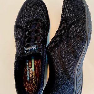 Skechers Womens Size 9.5 Breathe Easy slip on
